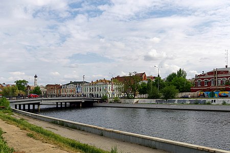 Кутум на Красной набережной. Вид на Сапожниковский мост (Коммунистическая улица), справа Городская электрическая станция