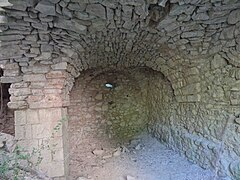 Salle voûtée du château des Graves.