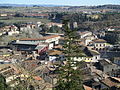 Colle di Val d'Elsa. À gauche (structures rouges), la banque Monte dei Paschi di Siena.