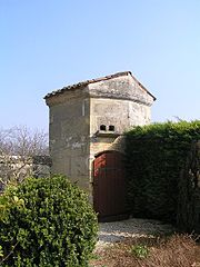 Pigeonnier de l'ancien relais de poste de Cherves (Charente) .