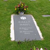 Dahl's gravestone