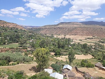Rubaksa in a dry limestone environment in north Ethiopia is an oasis thanks to the existence of karstic springs.