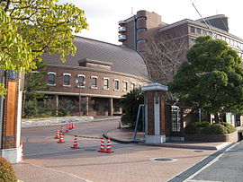 帝塚山学院大学　泉ヶ丘キャンパス体育館・本館