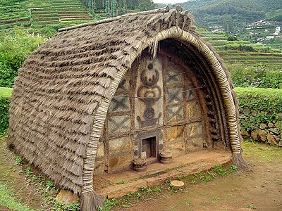 Toda tribal hut, by Pratheepps