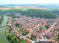 Meuse réunie enjambée par le pont Patton.