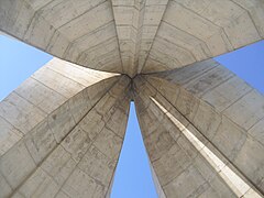 Vue du dessous de la jonction des trois palmes.