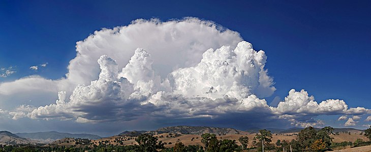 Cumulonimbus cloud, by Fir0002
