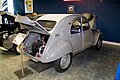 トランクルームに搭載された「2CV サハラ」の後輪用エンジン。