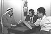 חבר הכנסת פארס חמדאן בשידור עם אנשי קול ישראל בערבית יצחק בן עובדיה ושאול בר חיים, 1952.