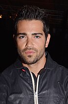 Jesse Metcalfe dans le rôle de Trace Riley.