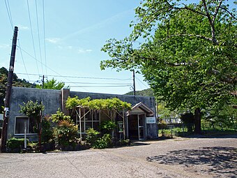 The Niida Station waiting room.