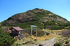 山頂直下の夕張岳神社