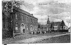 La mairie et l'église vers 1914.