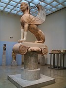 Le Sphinx de Naxos, Delphes, v. 560 av. J.-C. Musée archéologique de Delphes.