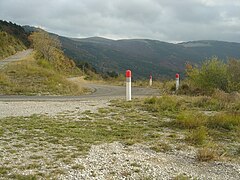 L'une des épingles de la montée, à environ 3,5 km en contrebas du col.