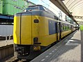 Unrefurbished set at platform 1 of Amsterdam Centraal.