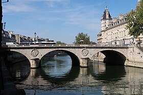 Le pont Saint-Michel vu du Petit-Pont.