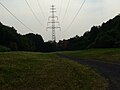 Sechsebenenmast der Freileitungskreuzung Rheinhausen für 220/110 kV, Systeme für 110 kV entfernt