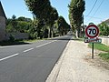 Panneau EB20 surmonté d'un panneau B14 de limitation de vitesse.