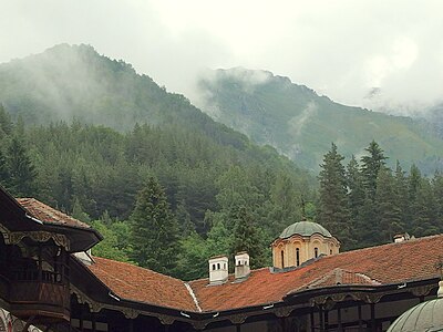 Поглед из дворишта Рилског манастира