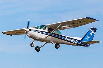 Tricycle Cessna 152