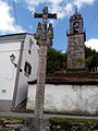 Cruceiro e campanario.