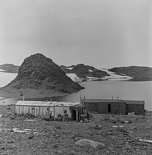 Buildings of the Dobrowolski Station (Bunger Hills, Antarctica) in 1979 (Photo: Zbigniew Battke).
