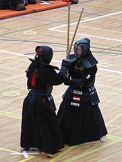 剣道の試合中の鍔迫り合い