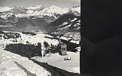 Le téléphérique en 1937 depuis la gare d'arrivée.