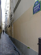 Entrée, côté rue Marguerite-de-Rochechouart.