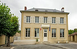 The town hall and school, in Villers-en-Arthies