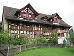 Dreiteiliges Riegelhaus auf Bühl