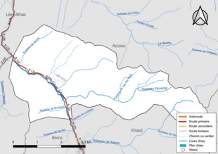 Carte en couleur présentant le réseau hydrographique de la commune