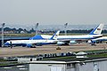 2009年，空军一号VC-25A和两架空军二号C-32A在巴黎-奥利机场，当时美国总统奥巴马准备换乘一架C-32A前往卡昂