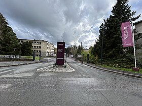 Une des entrées de la partie "vallée" du campus universitaire Paris-Saclay, à Orsay