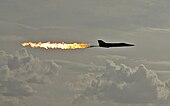 Az Ausztrál Királyi Légierő egyik F–111C repülőgépe kerozint ereszt le, miközben két hajtóműve utánégetés alatt begyújtja azt. A típusnak ez a sajátossága nagy látványosság az ausztrál repülőnapokon.