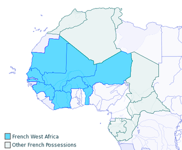 Carte de l'Afrique française en 1913, avec l'Afrique-Occidentale en bleu, ainsi que l'Afrique-Équatoriale et l'Afrique du Nord en vert clair.