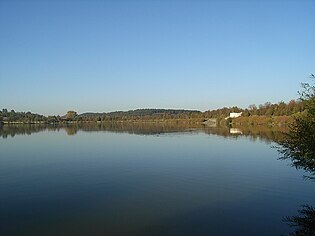 Der Rottauensee, rechts das E-Werk