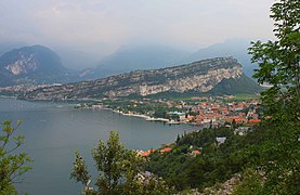 Vue sur Torbole depuis le sentier Busatte à Tempesta.