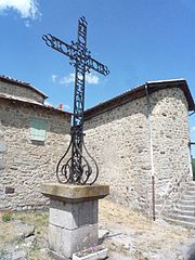 Une croix dans le village.