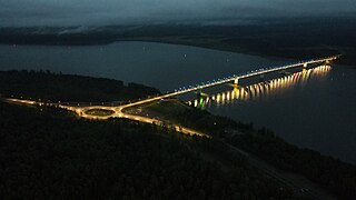 Le pont de nuit le 30 juillet 2023.