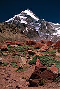 El Aconcagua visto desde la base de Puente Del Inca