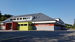 Grundschule Assamstadt (Wännleinweg 2) und Asmundhalle (Wännleinweg 4)