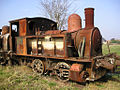 Vieille locomotive rouillée.