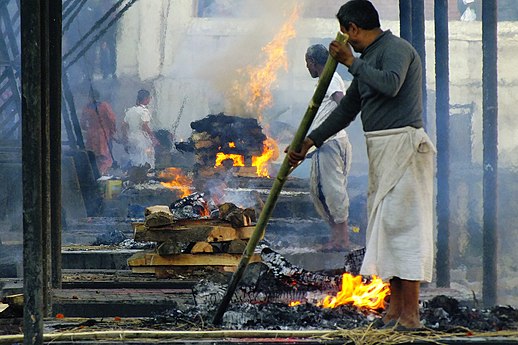 Cremation process at Pashupatinath temple.