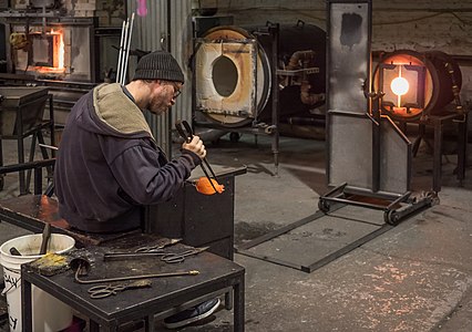 Glassworking studio at Glassblowing, by Rhododendrites (edited by W.carter)