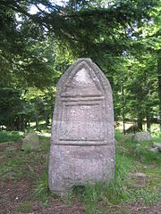 Stèle-maison au Camp celtique de la Bure