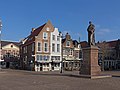 Delft statue Hugo de Groot at the Markt