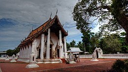 Wat Prasat in Bang Krang boasts the oldest mural paintings of Nonthaburi Province.