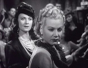 Stephanie Bachelor (Princesa Nirvena) e Gloria Dickson (Dolly Baxter)